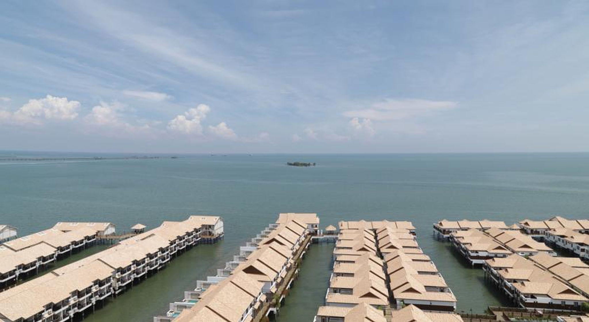 Grand Lexis Port Dickson Hotel Exterior photo The floating homes of the resort