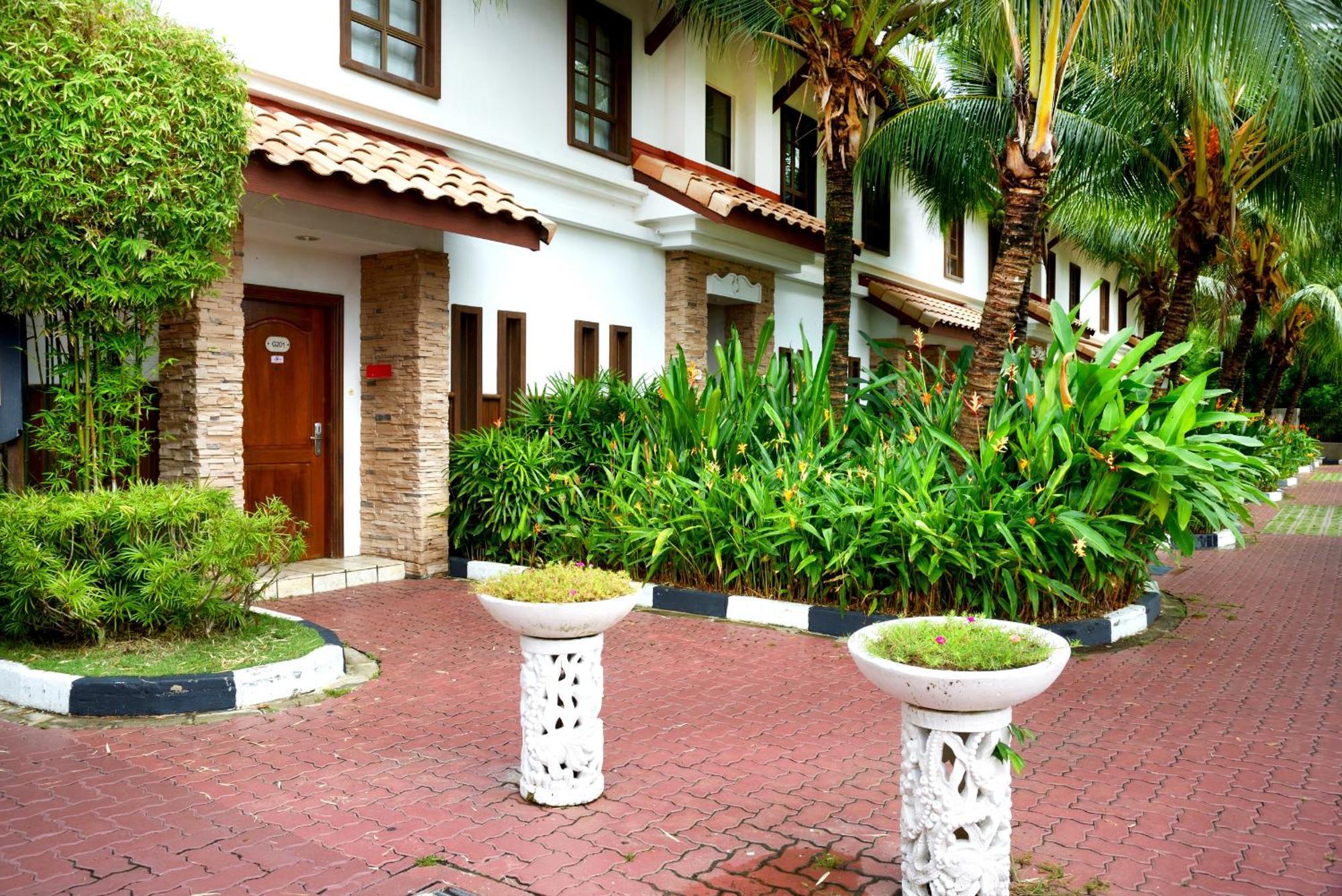 Grand Lexis Port Dickson Hotel Exterior photo The hotel's exterior