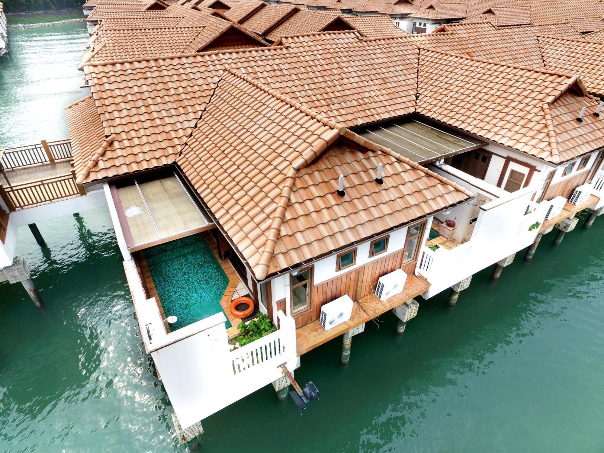 Grand Lexis Port Dickson Hotel Exterior photo Overwater villas