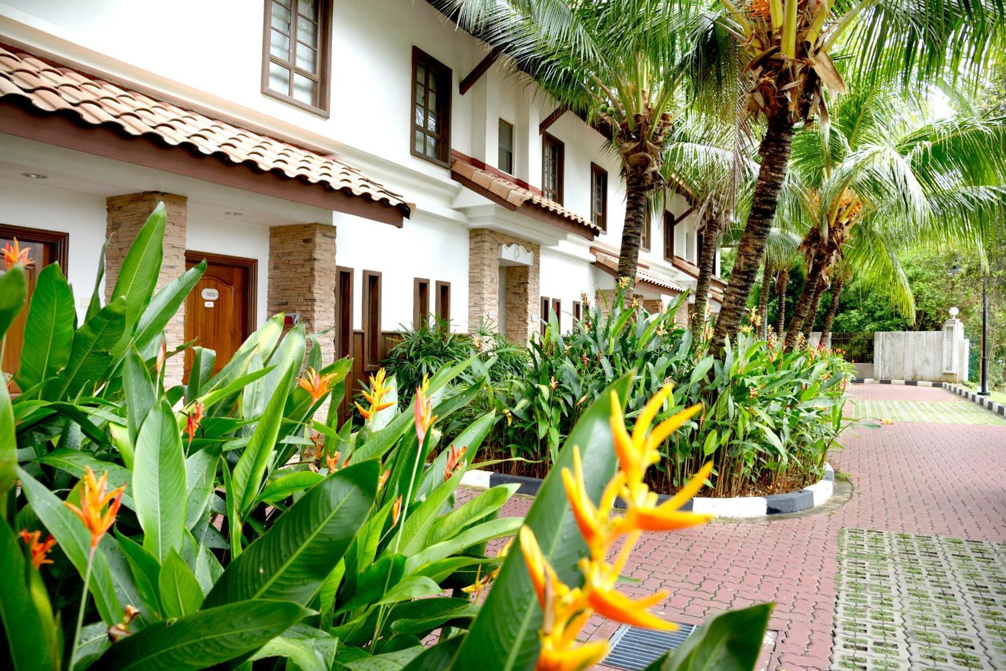 Grand Lexis Port Dickson Hotel Exterior photo The hotel's exterior