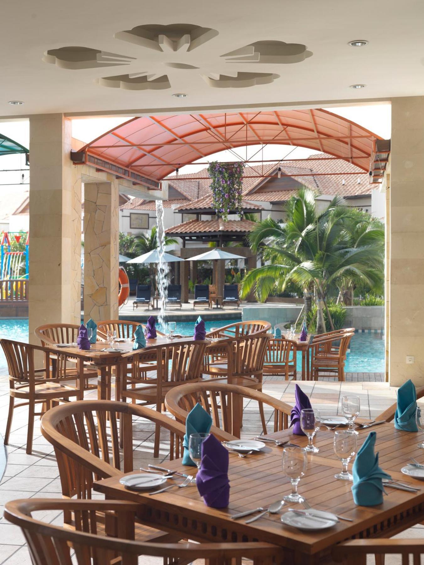 Grand Lexis Port Dickson Hotel Exterior photo The poolside restaurant
