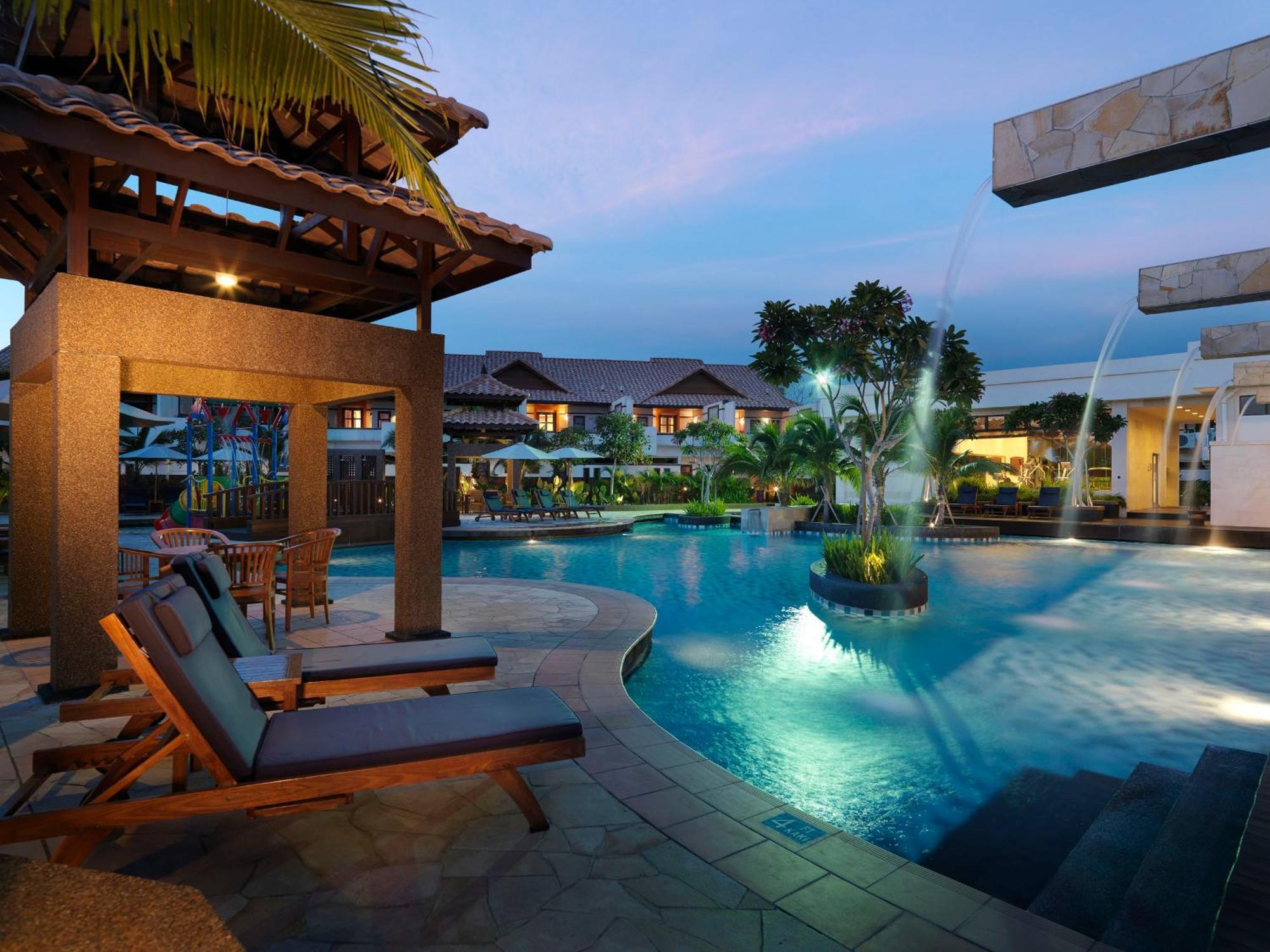 Grand Lexis Port Dickson Hotel Exterior photo The swimming pool at the resort