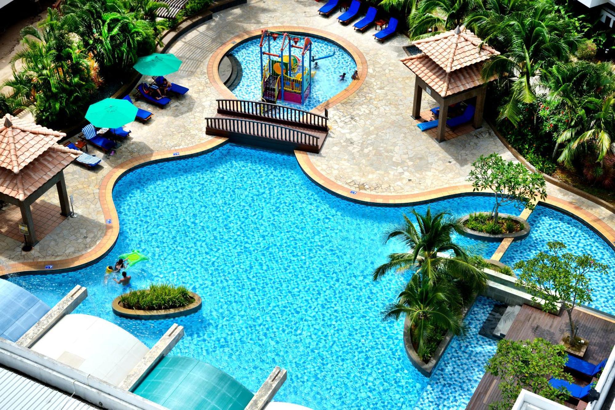 Grand Lexis Port Dickson Hotel Exterior photo The swimming pool at the Royal Thai Police Club