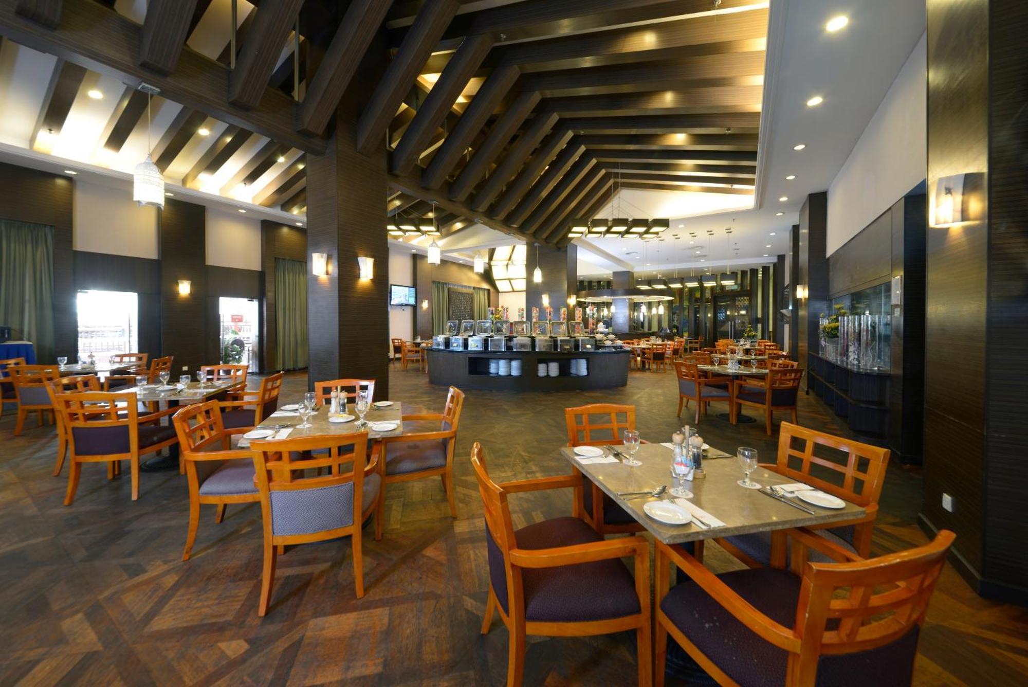 Grand Lexis Port Dickson Hotel Exterior photo The restaurant