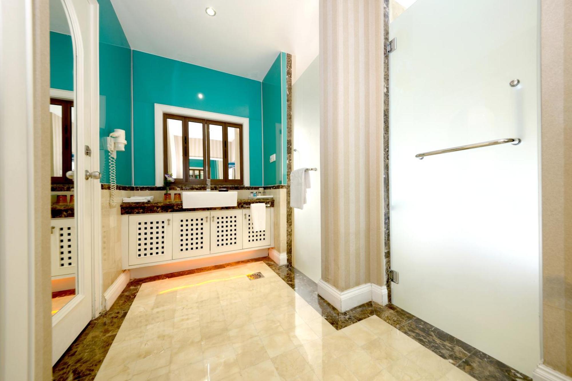 Grand Lexis Port Dickson Hotel Exterior photo Bathroom